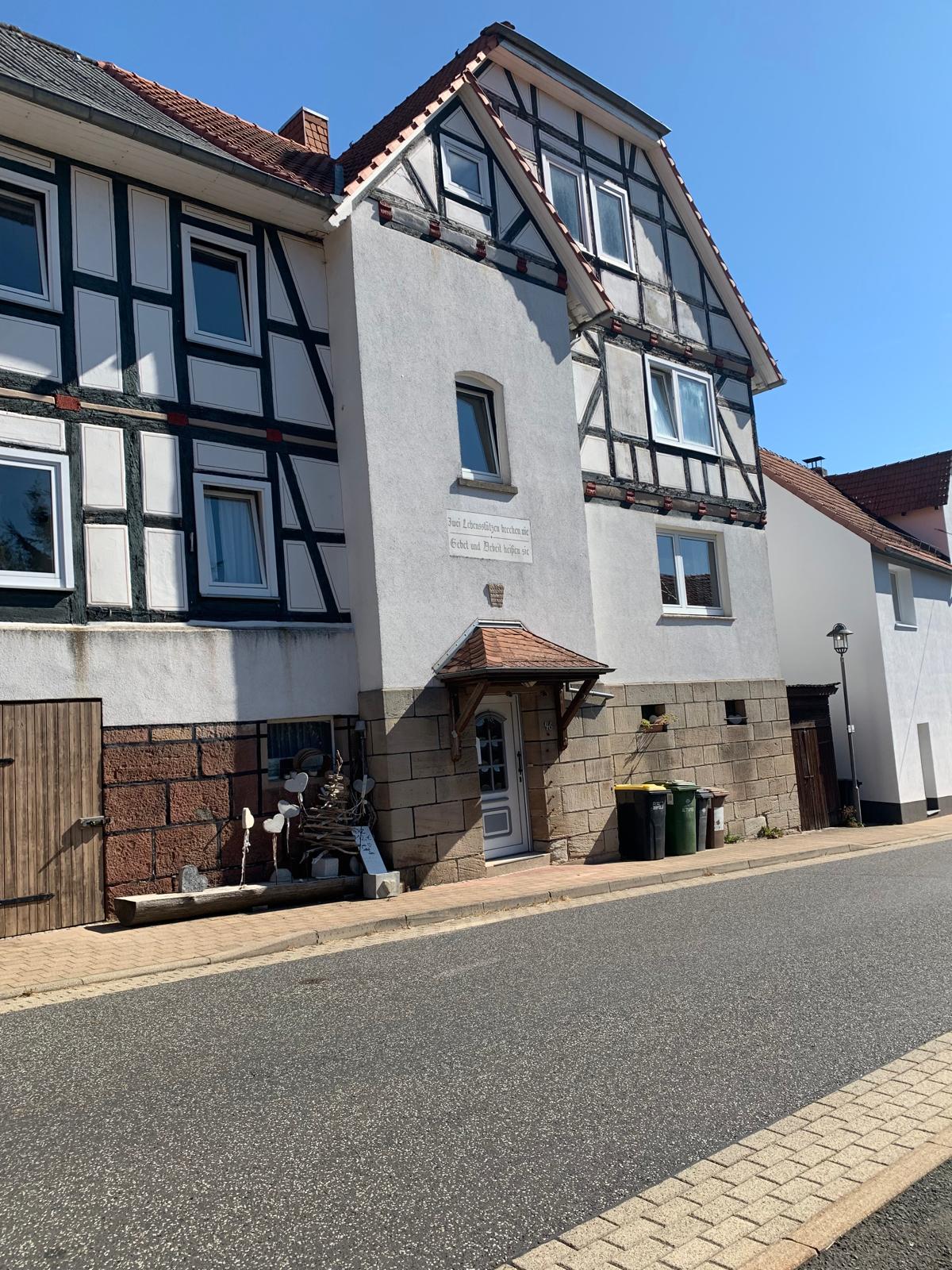 Vorderansicht des Hauses